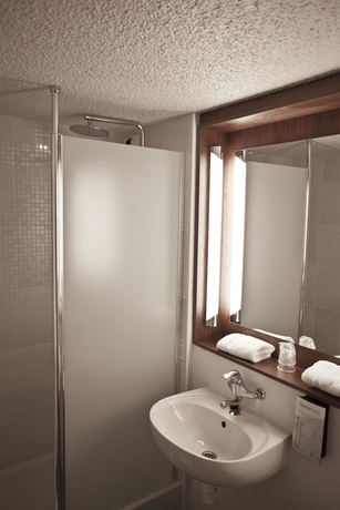 Imagen de la habitación del Hotel Campanile St Brieuc Langueux. Foto 17