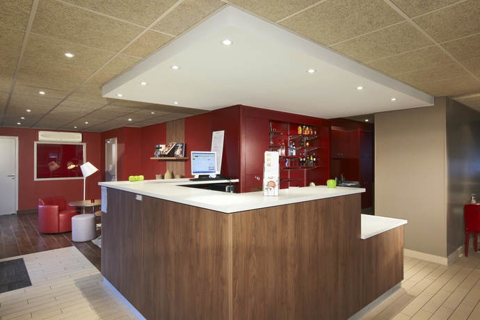 Imagen de los interiores del Hotel Campanile Taverny. Foto 18