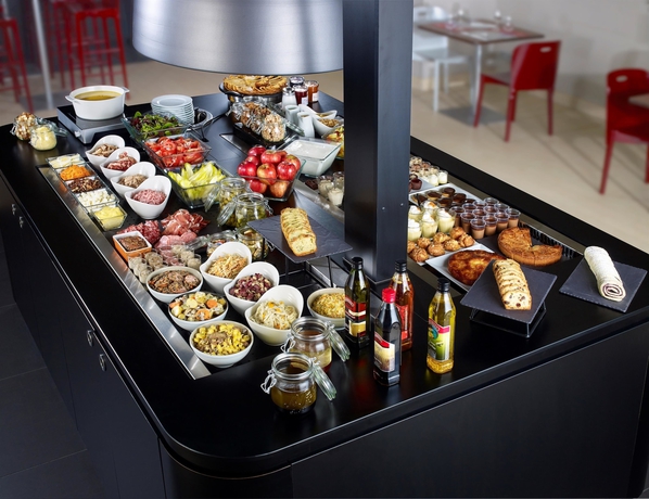 Imagen del bar/restaurante del Hotel Campanile Taverny. Foto 5