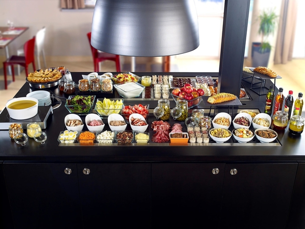 Imagen del bar/restaurante del Hotel Campanile Taverny. Foto 7