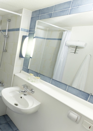 Imagen de la habitación del Hotel Campanile Thiers. Foto 10