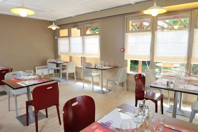 Imagen del bar/restaurante del Hotel Campanile Thiers. Foto 2