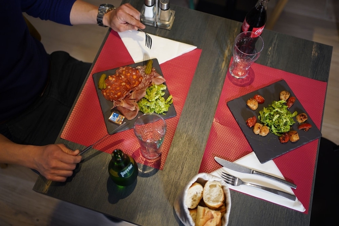 Imagen del bar/restaurante del Hotel Campanile Troyes Sud - Bucheres. Foto 7