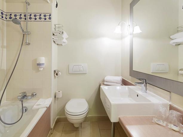 Imagen de la habitación del Hotel Campanile Val de France. Foto 11