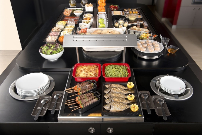 Imagen del bar/restaurante del Hotel Campanile Valenciennes Ouest - Petite Foret. Foto 3