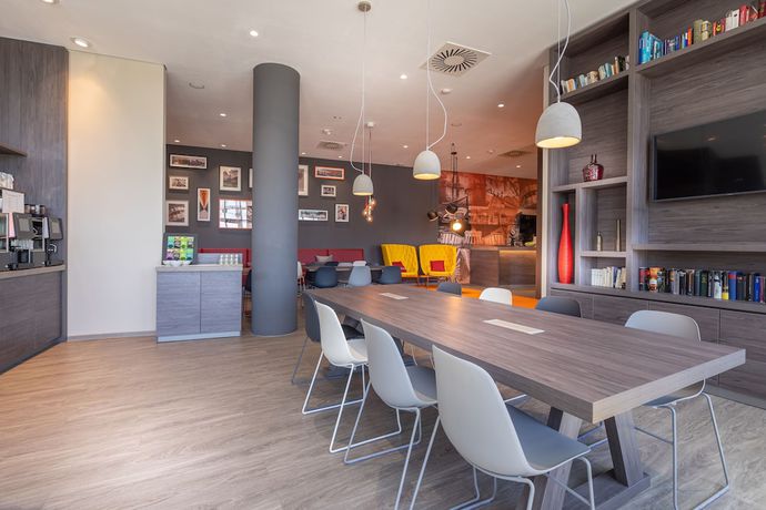 Imagen de los interiores del Hotel Campanile Vienna South. Foto 10