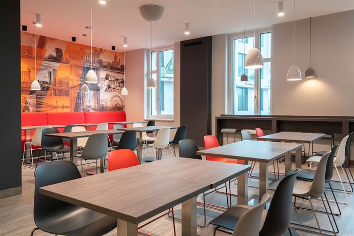 Imagen de los interiores del Hotel Campanile Vienna South. Foto 12