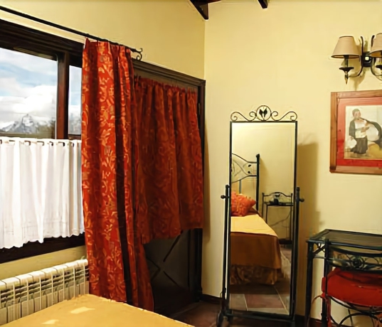 Imagen de la habitación del Hotel Campanilla. Foto 15