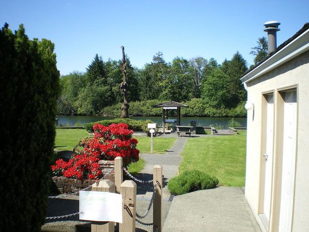 Imagen de los exteriores del Hotel Campbell River Lodge by Riverside. Foto 15