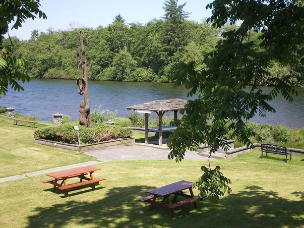 Imagen de los exteriores del Hotel Campbell River Lodge by Riverside. Foto 16