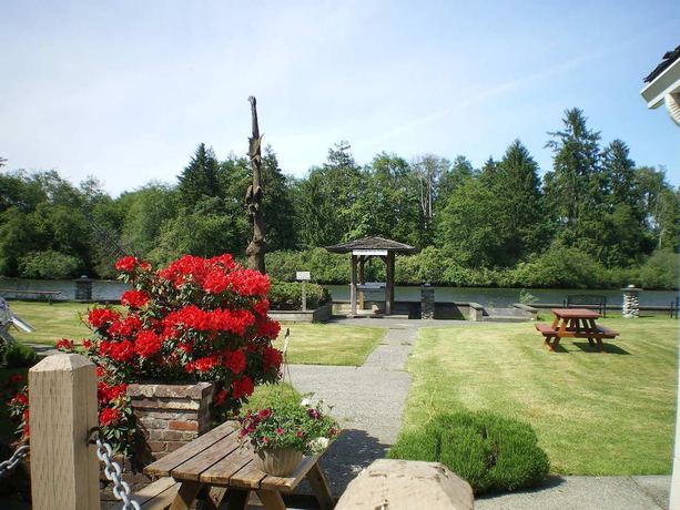Imagen de los exteriores del Hotel Campbell River Lodge by Riverside. Foto 17