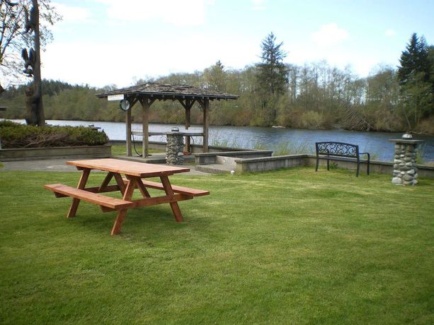 Imagen de los exteriores del Hotel Campbell River Lodge by Riverside. Foto 18