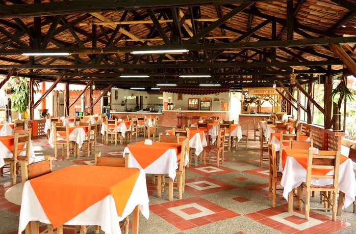 Imagen del bar/restaurante del Hotel Campestre Camino Del Parque. Foto 4