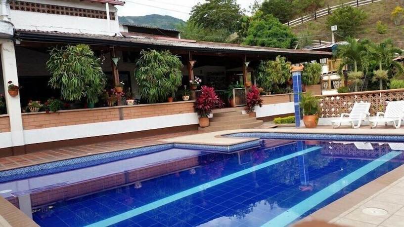 Imagen de la piscina del Hotel Campestre La Vi&ntilde;a. Foto 20