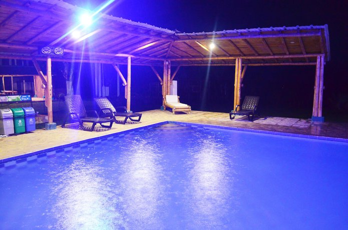 Imagen de la piscina del Hotel Campestre Uraku. Foto 19