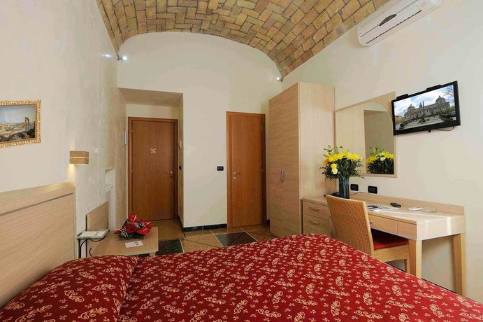 Imagen de la habitación del Hotel Campidoglio. Foto 4
