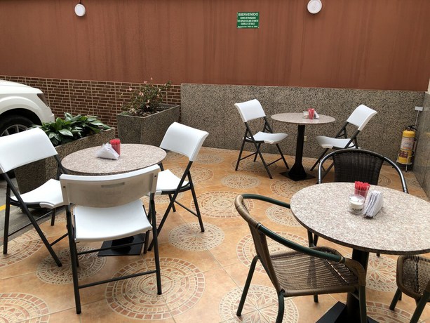 Imagen del bar/restaurante del Hotel Campin Inn. Foto 4