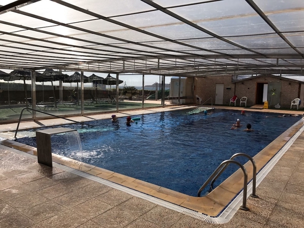 Imagen de la piscina del Hotel Camping Balneario Los Delfines. Foto 7