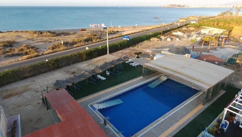 Imagen de la piscina del Hotel Camping Balneario Los Delfines. Foto 9