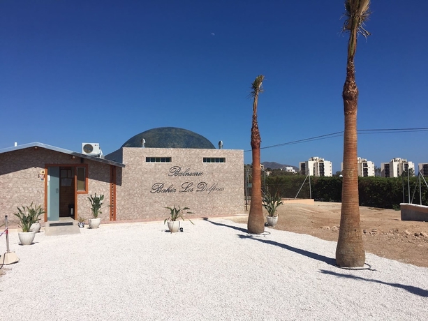 Imagen de los exteriores del Hotel Camping Balneario Los Delfines. Foto 6