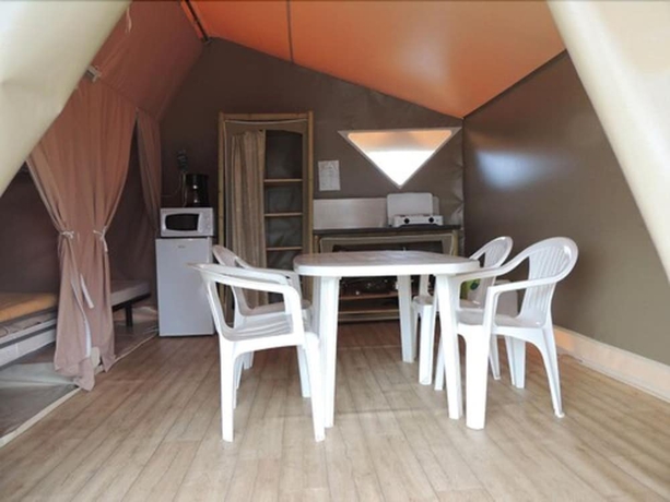 Imagen de la habitación del Hotel Camping Beaume Giraud. Foto 6