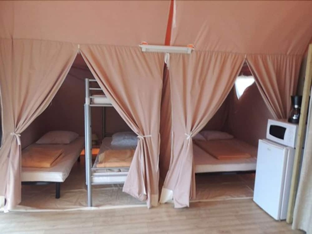 Imagen de la habitación del Hotel Camping Beaume Giraud. Foto 7