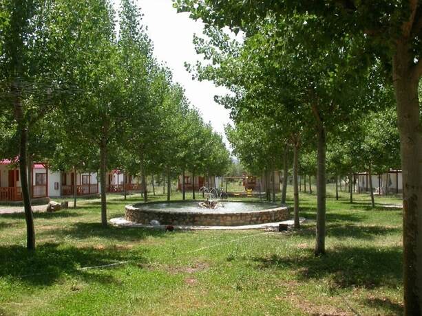 Imagen general del Hotel Camping Bungalow Parque Isábena. Foto 13