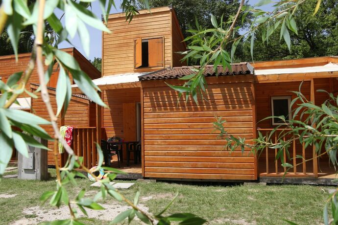 Imagen general del Hotel Camping Domaine Du Petit Lac. Foto 11