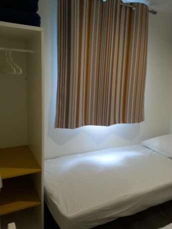 Imagen de la habitación del Hotel Camping Du Pont D\'Avignon. Foto 2