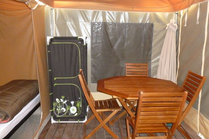 Imagen de la habitación del Hotel Camping Du Pont D\'Avignon. Foto 18