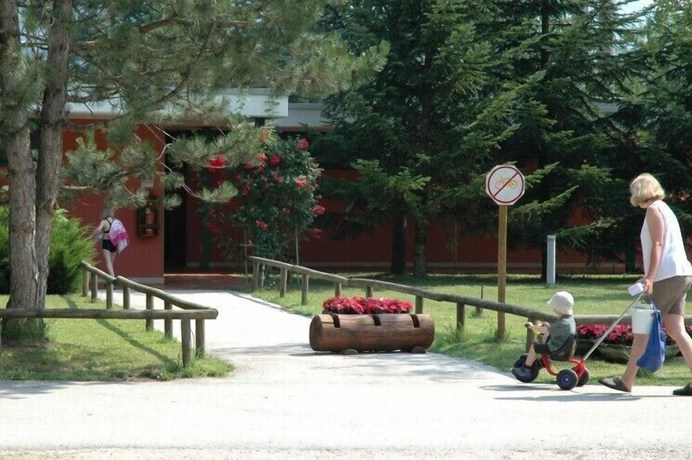 Imagen general del Hotel Camping Due Laghi. Foto 7