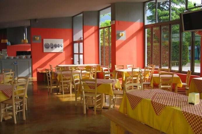 Imagen del bar/restaurante del Hotel Camping Due Laghi. Foto 12