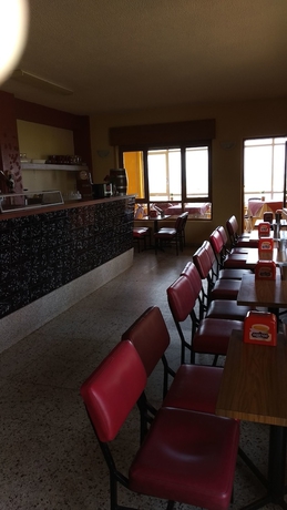Imagen del bar/restaurante del Hotel Camping Entreplayas. Foto 10