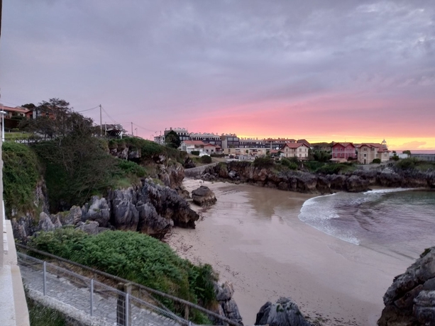 Imagen de los exteriores del Hotel Camping Entreplayas. Foto 18