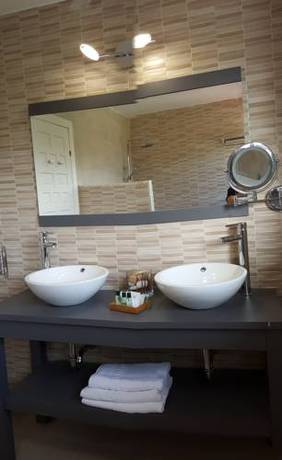 Imagen de la habitación del Hotel Camping. Foto 2