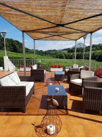 Imagen de los exteriores del Hotel Camping. Foto 11