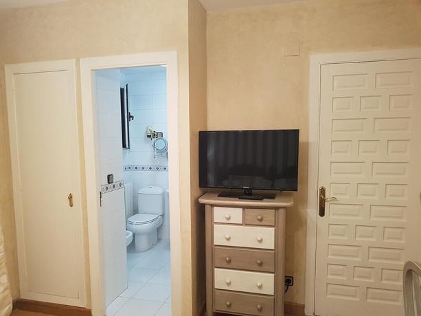 Imagen de la habitación del Hotel Camping. Foto 5