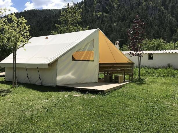 Imagen general del Hotel Camping Fr&eacute;d&eacute;ric Mistral. Foto 11