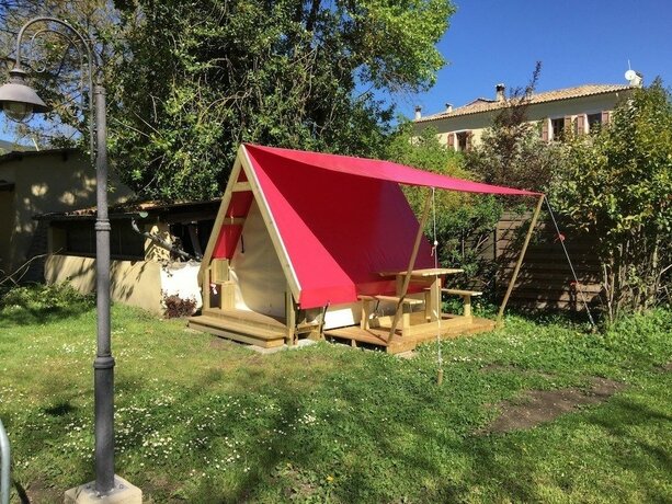 Imagen general del Hotel Camping Fr&eacute;d&eacute;ric Mistral. Foto 12