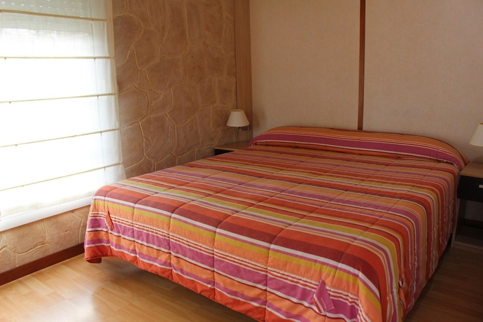 Imagen de la habitación del Hotel Camping Fuentes Blancas. Foto 6