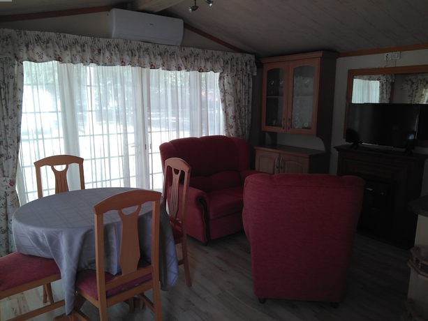 Imagen de la habitación del Hotel Camping Fuentes Blancas. Foto 11