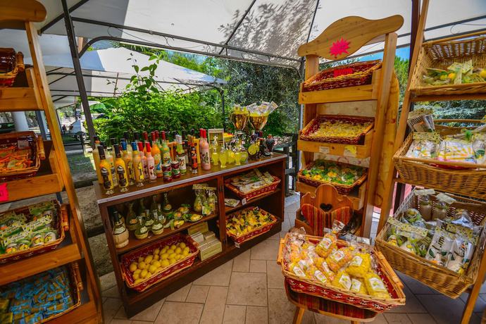 Imagen de los interiores del Hotel Camping Garda. Foto 17