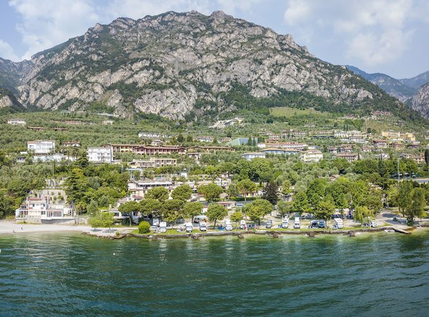 Imagen de los exteriores del Hotel Camping Garda. Foto 16