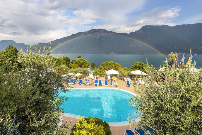 Imagen de la piscina del Hotel Camping Garda. Foto 19