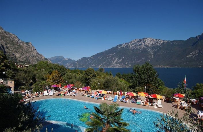 Imagen de la piscina del Hotel Camping Garda. Foto 20