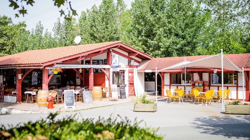 Imagen del bar/restaurante del Hotel Camping Harrobia. Foto 6