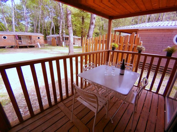 Imagen general del Hotel Camping L\'Art De Vivre. Foto 12