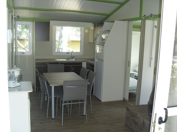 Imagen general del Hotel Camping La Cl&eacute; des Champs. Foto 5