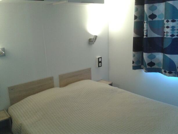 Imagen de la habitación del Hotel Camping La Corniche. Foto 18