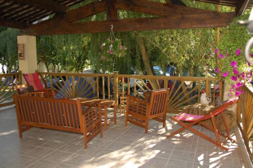 Imagen de la habitación del Hotel Camping La Ferme de Castellane. Foto 6